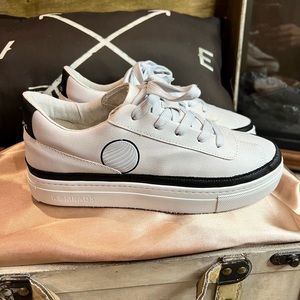 NWOT Komrads sneakers size 7